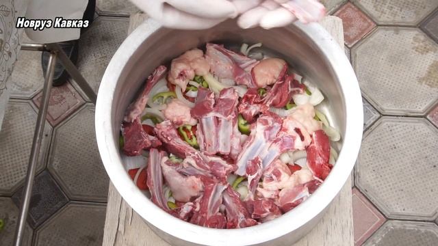 Новруз По Своему Рецепту Готовит Из Барашку "ГАТЛАМА" смотреть онлайн