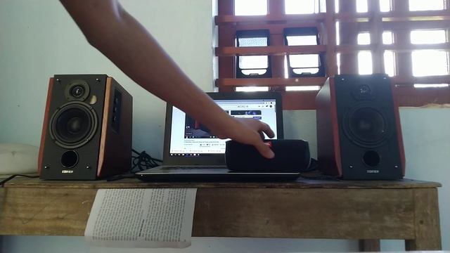 So sánh loa edifier r1700bt vs jbl Flip 5 nhạc bolero. смотреть онлайн