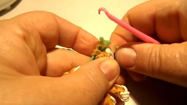 Плетем ОГНЕННУЮ ОБЕЗЬЯНУ из резинок на рогатке символ 2016 года смотреть онлайн