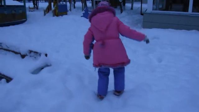 ДЕТСКАЯ ПЛОЩАДКА ЗИМОЙ смотреть онлайн