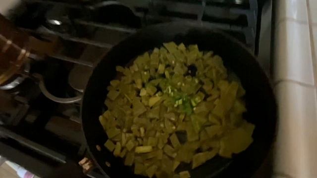 USA/Переходим на летние продукты . Готовим латиноамериканское блюдо nopales (кактус). смотреть онлайн