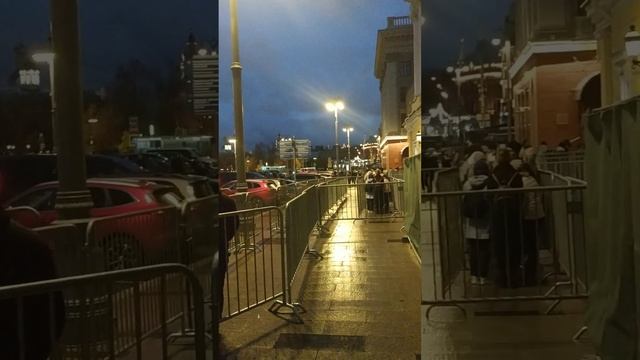 ? Очередь в кассы Большого театра за билетами на балет ,, Щелкунчик " ! ? Браслет √ 400 ! ? смотреть онлайн