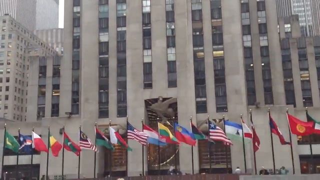 Rockefeller Plaza, New York City смотреть онлайн