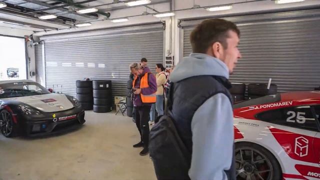 Sportcar Racing Team // Один день из жизни команды смотреть онлайн