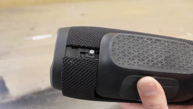 JBL Charge 3, how to remove the fabric case. смотреть онлайн