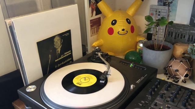 Ómar Ragnarsson - Landgrunnið allt [Groovy Icelandic Political Chant - 1973 - Cod Wars - Rare 45] смотреть онлайн