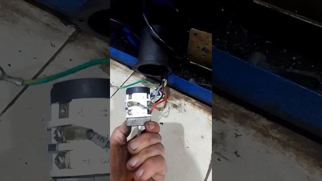 Как подключить реверсивный переключатель на шиномонтажном станке AE&T M-200 220ватт смотреть онлайн