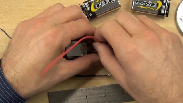 Часть 3. Монтирование батареи и двигателей паука смотреть онлайн