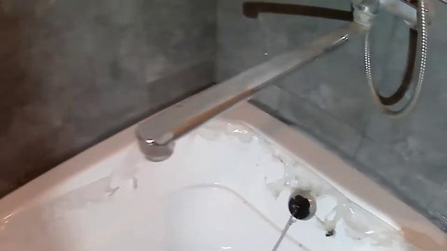 Обеспечиваем устойчивость акриловой ванны четырьмя мощными саморезами к стене. Guru from the USSR смотреть онлайн