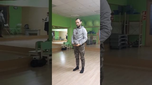 Башкирская йога. Поза лучника. Залипаем в телефоне с пользой смотреть онлайн