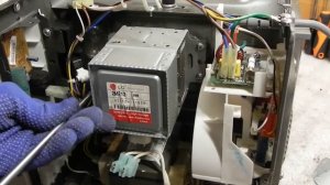 Микроволновка LG MS2042DY искрит воняет. Замена слюды и колпачка магнетрона микроволновка LG.
