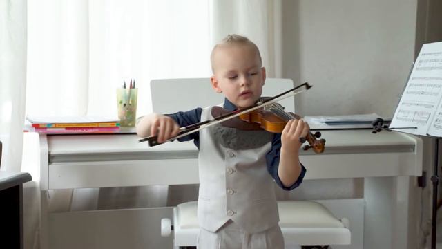 Михаил Орлов, 4 года. "Сурок", Л. Бетховен, 05.2020 смотреть онлайн