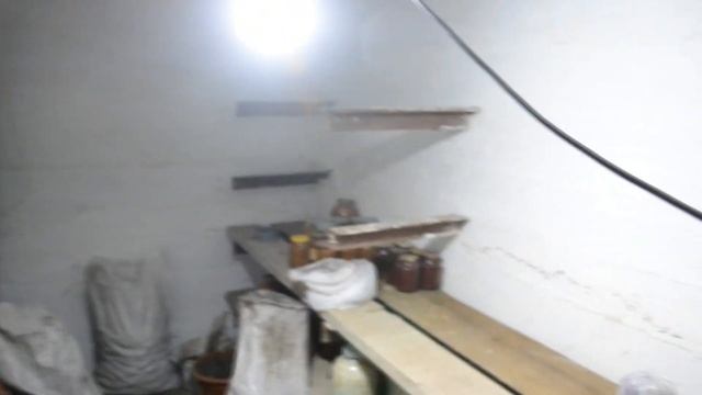 ДВЕРЬ в подвал из подручных материалов // Погреб в гараже смотреть онлайн