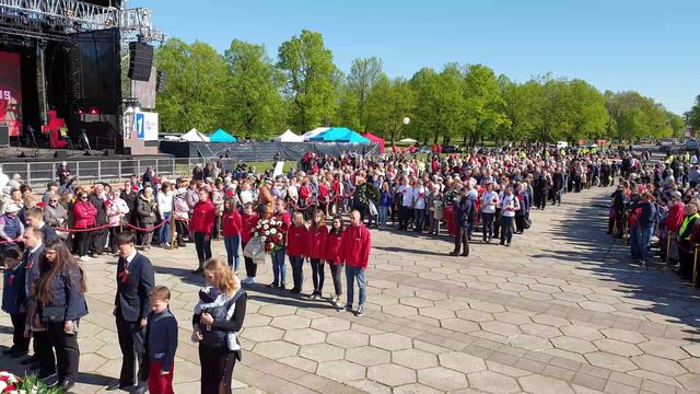 2 Видео ДЕНЬ ПОБЕДЫ В РИГЕ 9мая 2019 год. смотреть онлайн