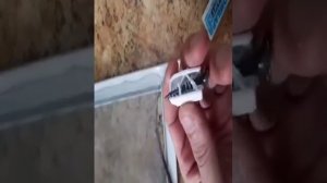 Простой ремонт рамы москитной сетки пластиковых окон