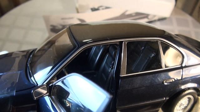 Распаковка: BMW 535i 5-series E34 1988 1/18 (Minichamps) смотреть онлайн