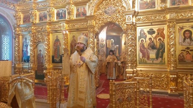 Митрополит Игнатий совершил Божественную литургию в Свято-Троицком кафедральном соборе г. Саратова смотреть онлайн