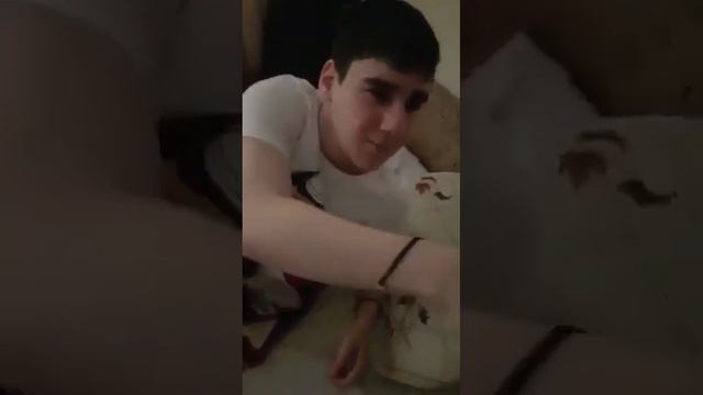 РАЗБУДИЛ ДРУГА, ПРИКОЛ смотреть онлайн