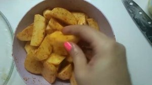 Картофель жареный за 12 минут.Советую приготовить.ОЧЕНЬ ВКУСНО.В МИКРОВОЛНОВКЕ.