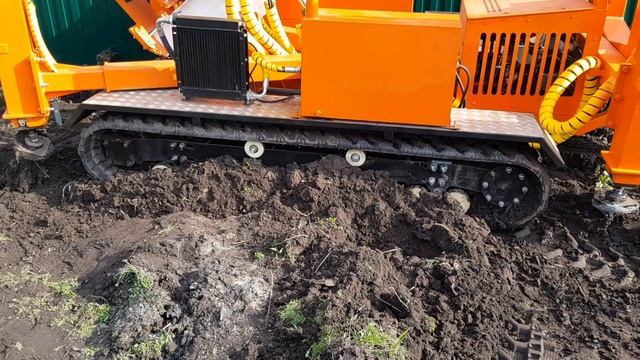 Сваебойная установка 27 л.с. с бортовыми редукторами и насосом Casappa смотреть онлайн