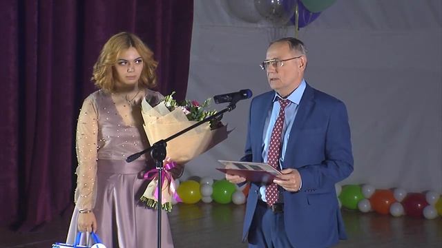 80 лет с года основания отмечает самая большая школа Омска смотреть онлайн