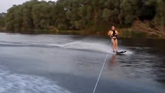 Андрей на водных лыжах 5.MPG
