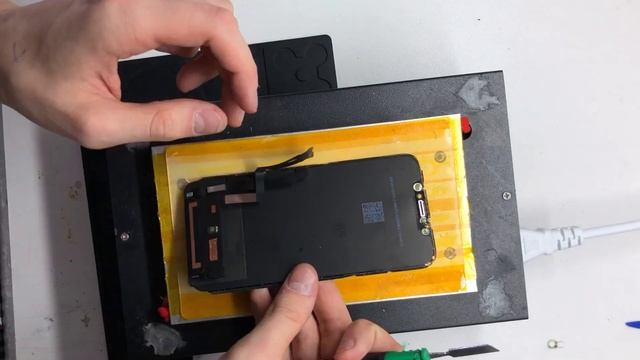 Замена стекла дисплея iPhone XR. Change Glass iPhone XR.Снятие рамки синим лазером смотреть онлайн
