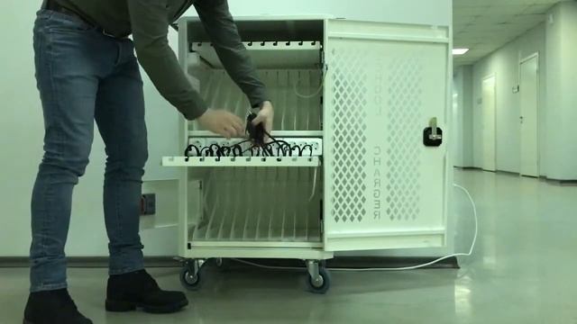 Тележка для зарядки ноутбуков School Charger. Как поставить ноутбуки заряжаться смотреть онлайн