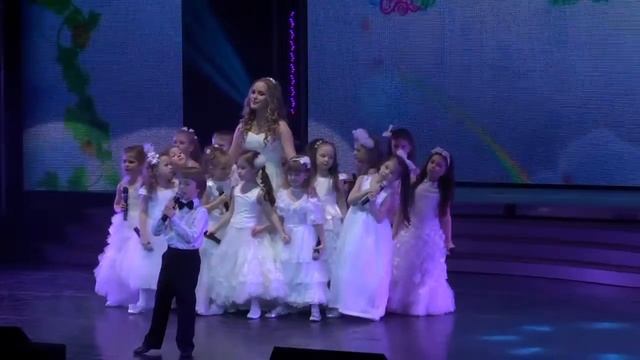 Вера Рябова и детская эстрадная студия "Дельфин" - Мама смотреть онлайн