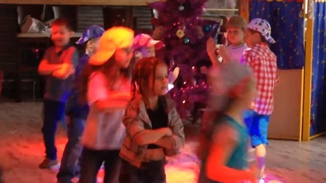 Мой детский танец ! Больше позитива смотреть онлайн