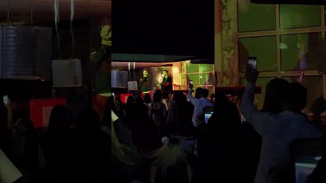 Лёша Свик - Малиновый свет (live). Под гитару. Запорожье. 22.05.2019. смотреть онлайн