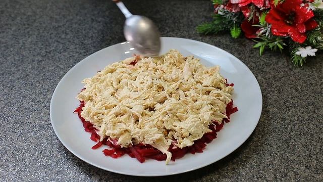 Необычное сочетание продуктов и потрясающий вкус! Салат со свёклой и курицей на Праздничный стол! смотреть онлайн