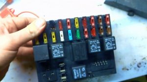 Выгорел предохранитель в блоке.Как исправить?