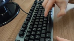 Почему кнопки на механической клавиатуре нажимаются несколько раз ?