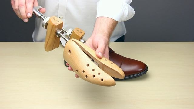 How to use the "Bulldog" Shoe Stretcher by HOUNDSBAY смотреть онлайн