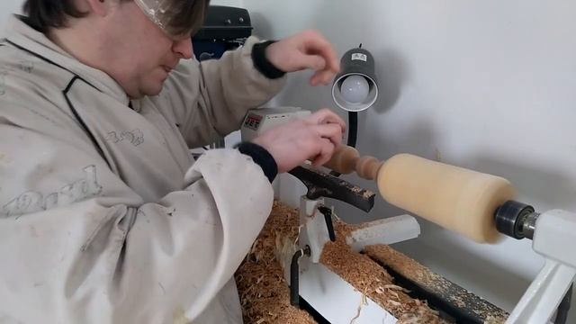 Выходной на самоизоляции. Токарная обработка. Делаю толкушку и скалку из яблони. смотреть онлайн