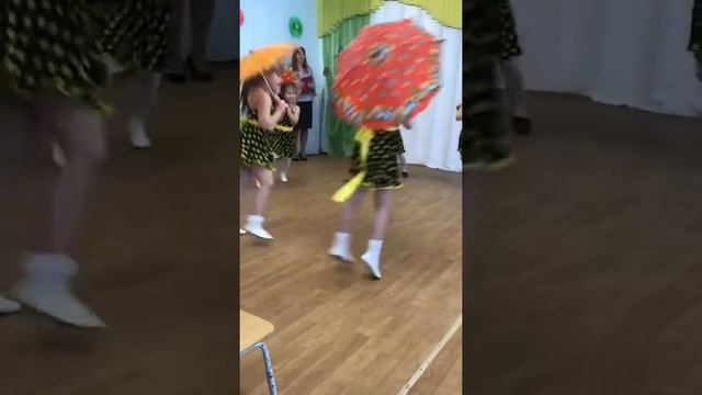 Камила. Танец с зонтиком смотреть онлайн