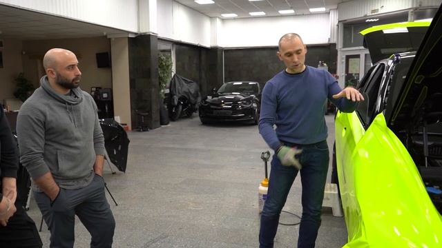 Обучение оклейке пленкой  BMW X6M - Hexis Fluorescent Yellow / WrapTeamSchool