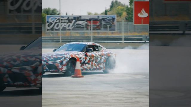 Pro drivers on the NEW TOYOTA SUPRA смотреть онлайн