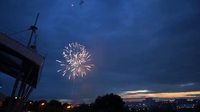 Салют в Кемерово посвященный дню города и дню России. смотреть онлайн