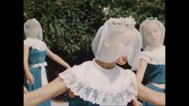 Небесные ласточки. Выступление воспитанниц пансиона. смотреть онлайн