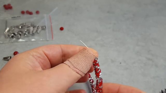 Как сделать колье своими руками. Чокер из жгута с кристаллами смотреть онлайн