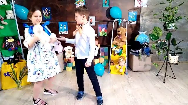 Для всех девочек, нежных и чудесных.Сказки Детского Мира "Загадочный кролик " смотреть онлайн