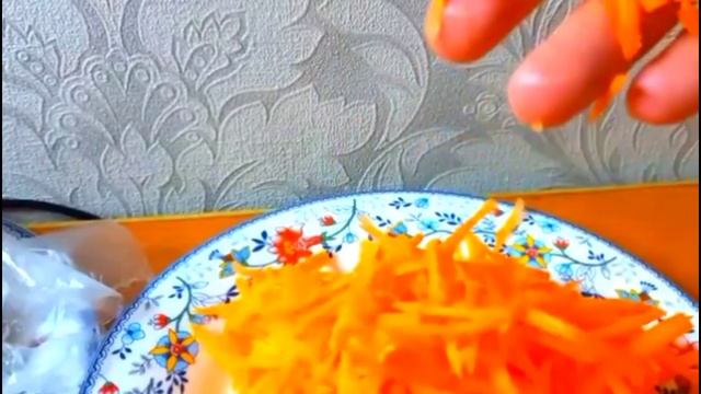 Рулет из куриного грудкой,рецепт проста бомба