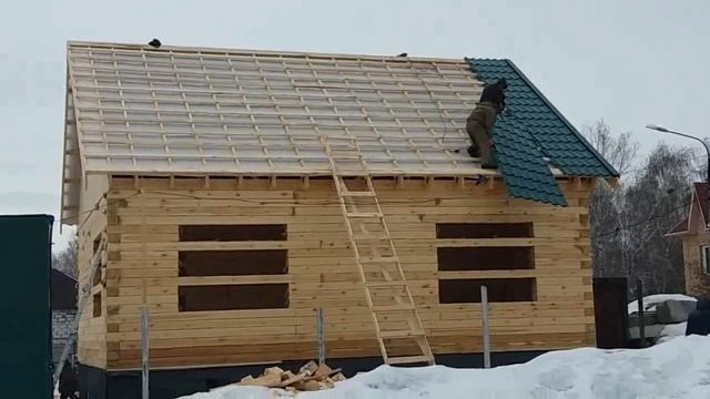 Дом 8х10 м. из бруса 150х200 мм. Часть 2: Монтаж крыши. смотреть онлайн