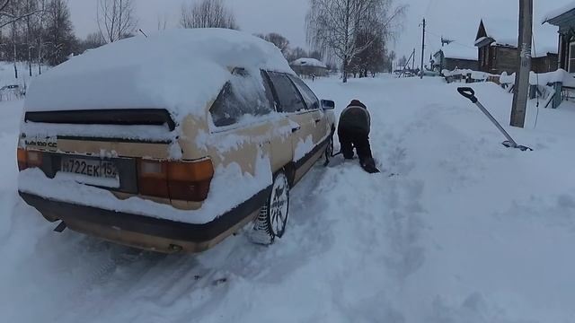 Авантюрная попытка победить сугробы на моноприводе // АУДИ 100 ПРОТИВ СНЕГА смотреть онлайн