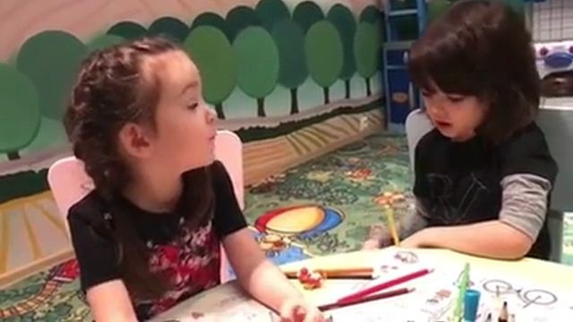 Алла Виктория и Мартин Киркоровы выучили стихотворение для бабушки Мари смотреть онлайн