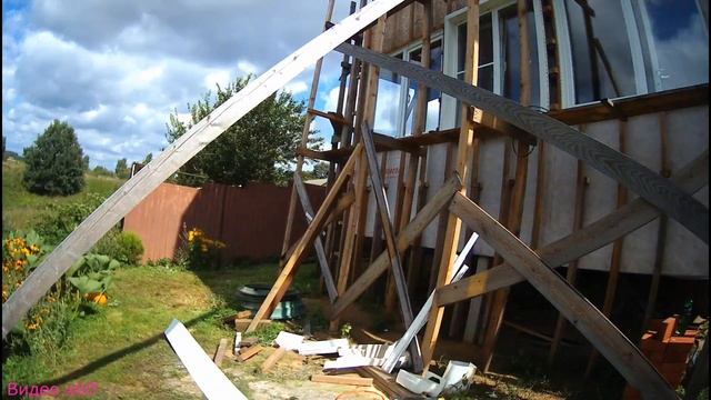 День 24_3. Мелочевка - газон, обрешетка, окна. смотреть онлайн