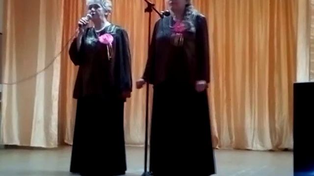 Мы с тобой два берега у одной реки...Как же красивы Русские народные песни.... смотреть онлайн