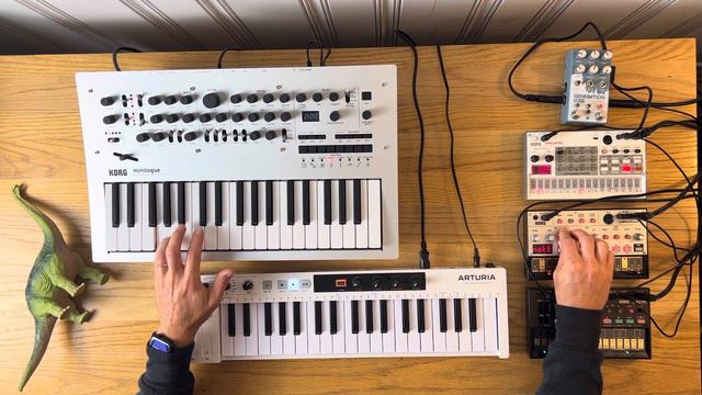 Korg Minilogue, Chase Bliss Generation Loss MKII, Volca FM2, Volca Bass - PULSAR смотреть онлайн